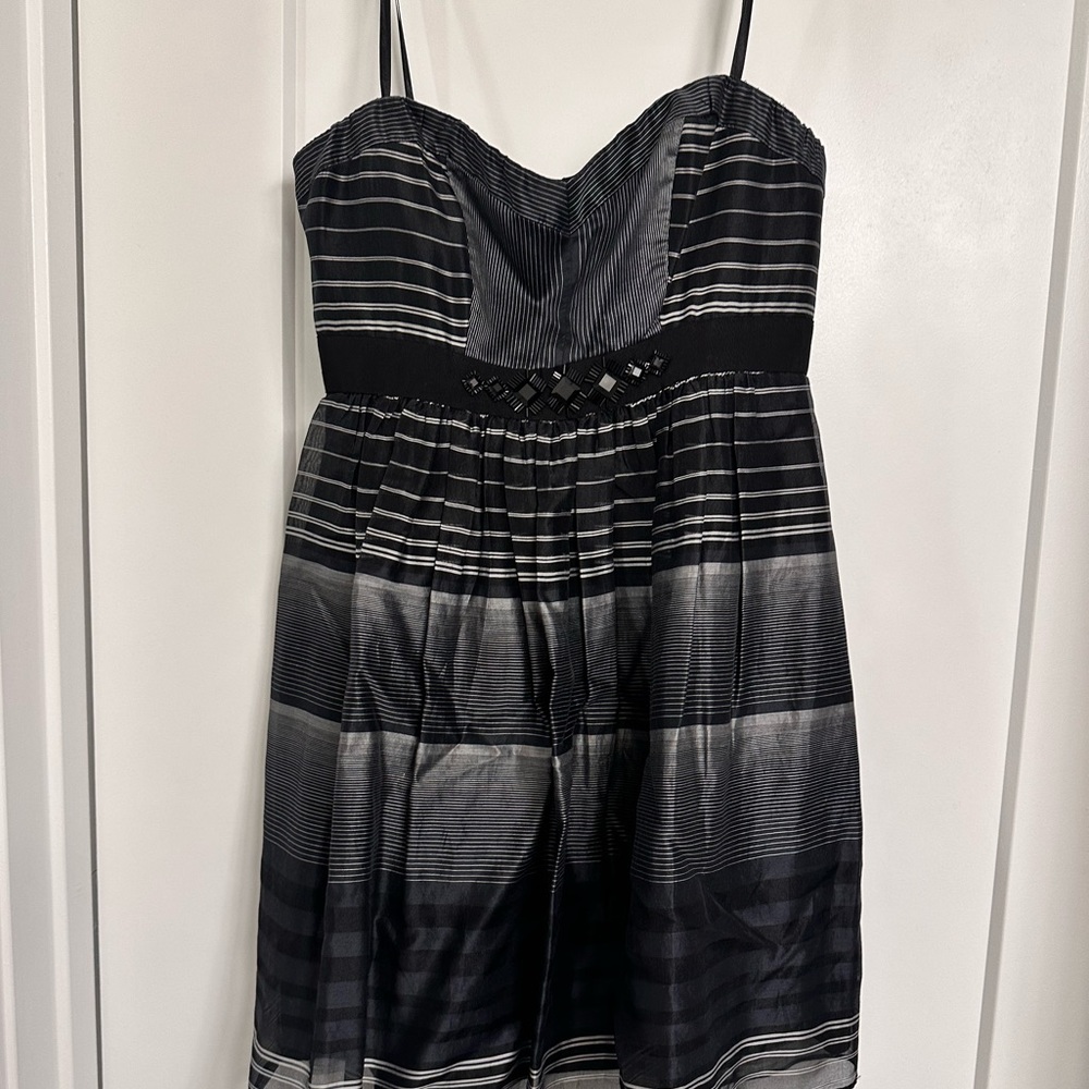 BCBGMAXAZRIA Strapless Sweetheart Neckline with embellished Waist detail